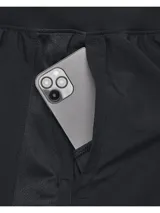 Short de running Under Armour Launch 7 2N1 para hombre, color negro con logo reflectivo en la pierna derecha.
