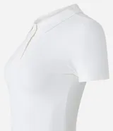 Vestido corto blanco de rib, con cuello polo, botones delanteros y mangas cortas.
