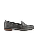 Mocasín Galgo de mujer, confeccionado en cuero color dorado. Diseño clásico y elegante con remache metálico con el logo de la marca.