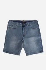 Bermuda de jean azul para hombre, con logo bordado, bolsillos, cremallera, cierre y pasa cinturón.