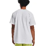 Remera blanca de algodón Under Armour con logo negro en el pecho.