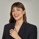 Conjunto de collar y caravanas en plata 925 con circonias. El collar tiene una cadena de 45cm y un dije de 5mm de diámetro.