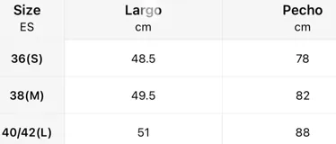 Musculosa verde oliva de un solo hombro con detalle de tachas metálicas en el borde superior.