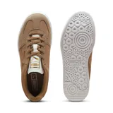 Championes Puma Palermo Elevated Mono color marrón claro con plataforma blanca. Zapatillas de cuero con detalles de gamuza y logo Puma en dorado.