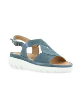 Sandalia de mujer con diseño clásico, tiras cruzadas y hebilla metálica, ideal para el verano.