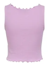 Top corto de punto color lila, con cuello redondo con volantes y sisas anchas.