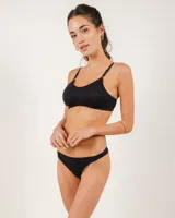 Bombacha vedetina de microfibra color negro, sin costuras y con fundillo de algodón.