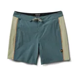 Short de baño verde con paneles laterales color arena y cordón de ajuste en la cintura.