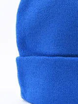 Gorro de lana tejido color fucsia.