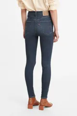 Jeans Levi's® Mile High Super Skinny de tiro alto, color azul oscuro, ajustados en cadera y muslos, con pierna súper ajustada y stretch.
