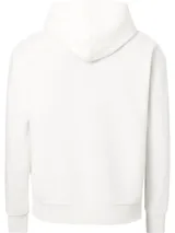 Buzo blanco de algodón con capucha y cordones ajustables. Estampado rectangular en el frente con fotografía de edificio y vegetación. Logo de Calvin Klein estampado debajo de la imagen.