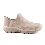 Botín casual color beige, marca Skechers, modelo Slip-ins Relaxed Fit: Easy Going - Modern Hour. Fabricado con cuero vegano tratado con 3M Scotchgard y forro de piel sintética. Cuenta con plantilla acolchada Skechers Air-Cooled Memory Foam y tecnología Heel Pillow.