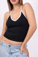 Musculosa color beige con breteles finos.