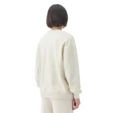 Buzo de frisa color crudo, de corte amplio, con cuello redondo y mangas largas. Estampado frontal con el logo de la marca, flores y paisaje.