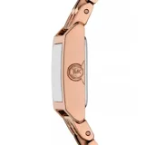 Reloj Michael Kors modelo Georgie, con caja cuadrada de acero color oro rosa y malla de eslabones del mismo material.