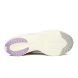 Championes Fila Pretender para mujer, color blanco con detalles en lila.