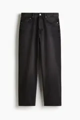 Pantalón de jean negro de corte holgado, tiro bajo y cinco bolsillos.