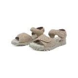 Sandalias Piccadilly color beige con plataforma baja y ajuste con velcro.