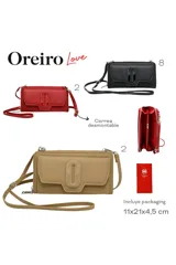 Billetera tipo sobre color negro con correa larga desmontable y logo metálico de la marca en el frente.