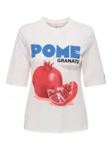 Remera blanca de algodón con cuello redondo y mangas cortas. Estampado frontal de granada con texto en azul.