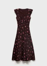 Vestido midi color borgoña con estampado de pequeñas rosas rosadas, escote en V, mangas cortas abullonadas y abertura en la espalda.