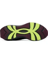 Zapatillas deportivas Under Armour Aura RPSTP, color gris oscuro con detalles en negro, azul, bordó y amarillo.