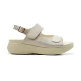 Sandalias de cuero color champagne con plataforma beige, ajuste con hebilla y velcro.