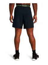 Short deportivo Under Armour Vanish Woven de hombre, color celeste con calza interior negra y logo estampado en la pierna izquierda.
