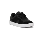 Championes Beira Rio acordonados, color blanco y beige, con detalles en marrón.