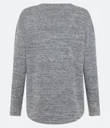 Blusa gris de viscosa texturizada, con mangas largas y escote en pico.
