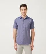 Camisa de hombre de manga corta, color azul con textura maquinetada. Marca Preston Field. Corte social.