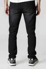 Pantalón de jean azul de corte recto.