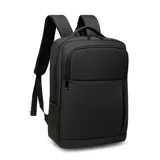 Mochila negra de tafeta con dos bolsillos frontales con cierre y compartimento acolchado para laptop.
