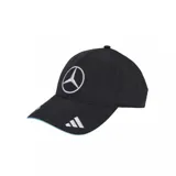 Gorro Adidas negro con logo de Mercedes Benz bordado en blanco en el frente y logo de Adidas bordado en blanco en la visera.