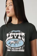 Remera negra de algodón con cuello redondo y estampado frontal con el logo de Levi's y la leyenda "The Original" en color blanco y celeste.