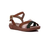 Sandalia negra con plataforma baja, tiras cruzadas y hebilla lateral.