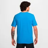Camiseta de hombre Nike Dri-Fit Tee Brand Read, color celeste con logo Nike estampado en el pecho.