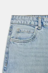 Jeans de tiro medio con corte relaxed fit y balloon leg, color azul denim. Cuenta con cintura con trabillas, cinco bolsillos y cierre frontal con cremallera y botón. Modelo ZARA WOMAN COLLECTION.