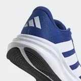 Championes de running Adidas Galaxy 7, color azul con tres franjas blancas características en el lateral. Cuentan con entresuela Cloudfoam para amortiguación y suela exterior de TPU.