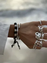 Anillo de plata 925 con diseño de coral de mar. Diseño abierto y ajustable. Hecho a mano.