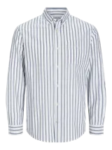 Camisa de manga larga a rayas verticales azules y blancas, con cuello abotonado, bolsillo en el pecho y corte regular.