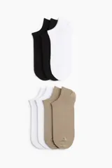 Pack de siete pares de soquetes tobilleros en punto fino de mezcla de algodón con borde superior elástico. Incluye tres pares blancos, dos pares negros y dos pares color beige.