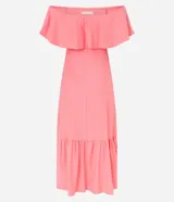 Vestido midi de viscosa color salmón, con escote hombro a hombro con volados y falda con volados en el ruedo.