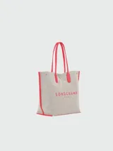 Bolso shopper Longchamp modelo Le Roseau Essential, tamaño L, color crudo con detalles en rojo y logo de jinete bordado.