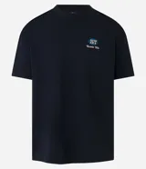 Remera negra de algodón con corte relaxed, cuello redondo y manga corta. Estampado en la espalda con la leyenda "Legendary '80s Beast" y la imagen de un coche clásico.