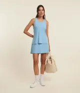 Musculosa deportiva roja de microfibra con perforaciones y espalda estilo nadador.