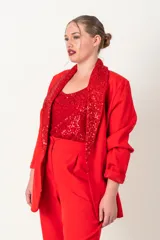 Blazer negro de crepé italiano con solapa de lentejuelas y cierre de un botón.