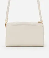 Cartera bandolera pequeña de poliuretano negro, con correa larga y cierre de cremallera.