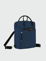 Mochila Longchamp modelo Le Pliage Energy, color azul con detalles en negro.