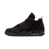 Zapatillas Jordan 4 Retro Black Cat, totalmente negras, con detalles de rejilla y suela con cámara de aire visible.